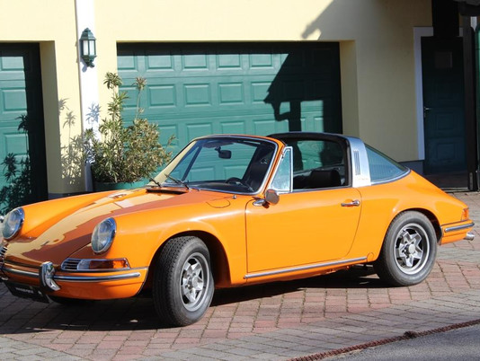Porsche 911 T Targa 2.2 L in signalorange